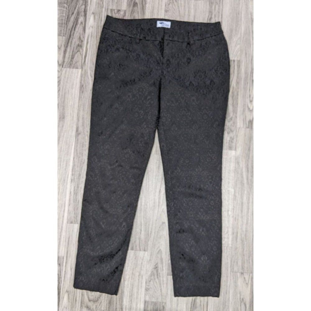 (3/$35) Old Navy Size 6‎ Pockets The Diva Paisley Black Cropped Stretchy Pants